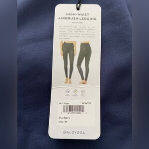 NWT. Alo Yoga Leggings - Size M - Color Navy.